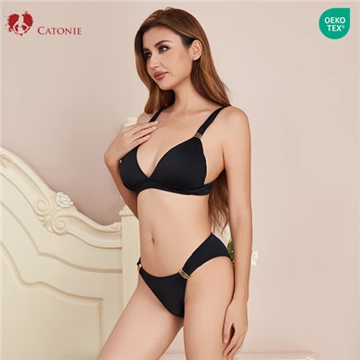 Áo tắm hai mảnh màu đen